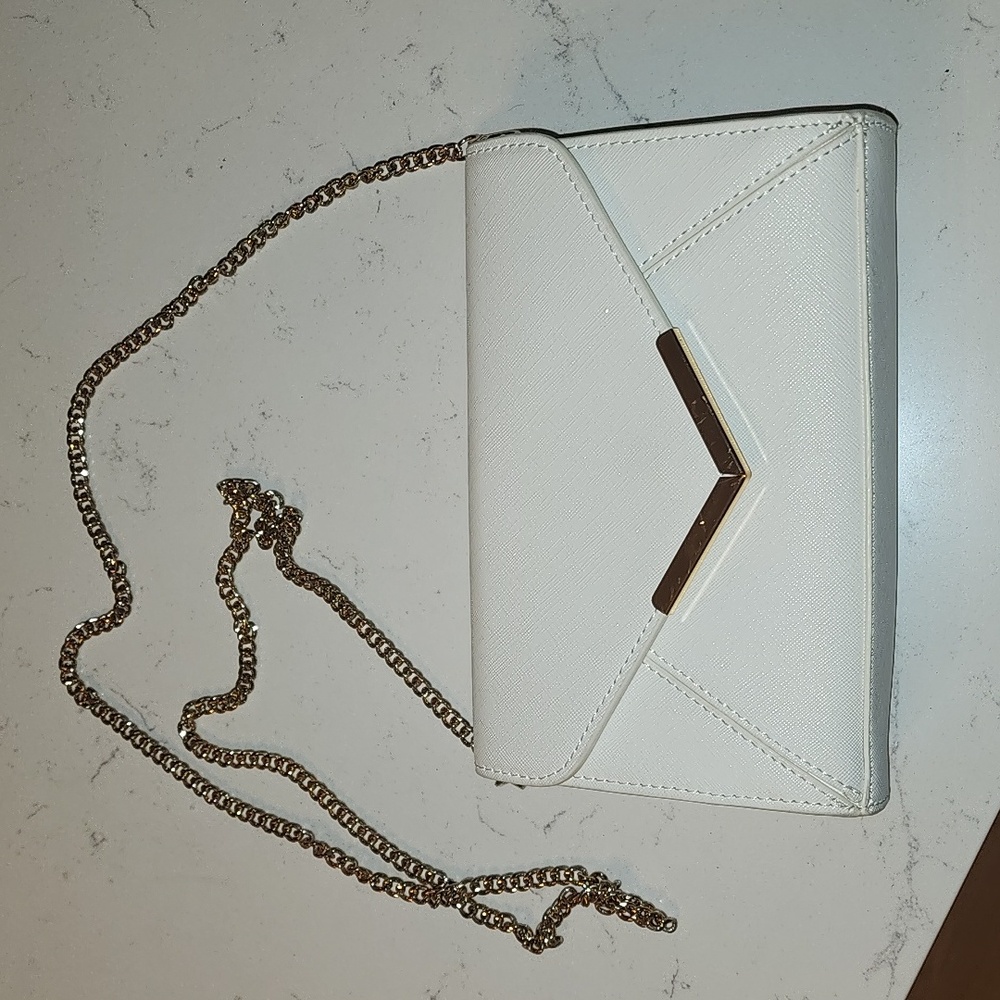 White Purse with Gold Chain - used once !